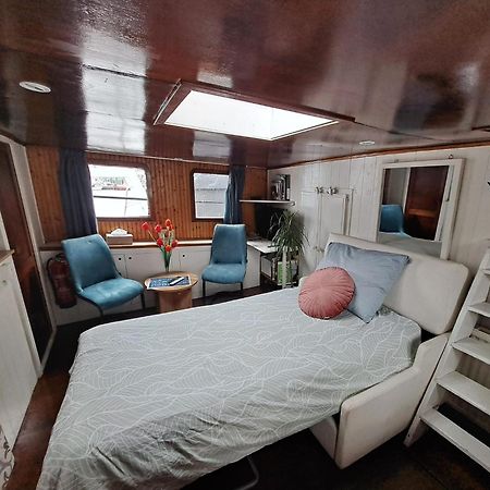 B&B Teddy "Prachtig Authentiek Woonschip Uit 1912, 15 Minuten Van Amsterdam" Wormer Buitenkant foto