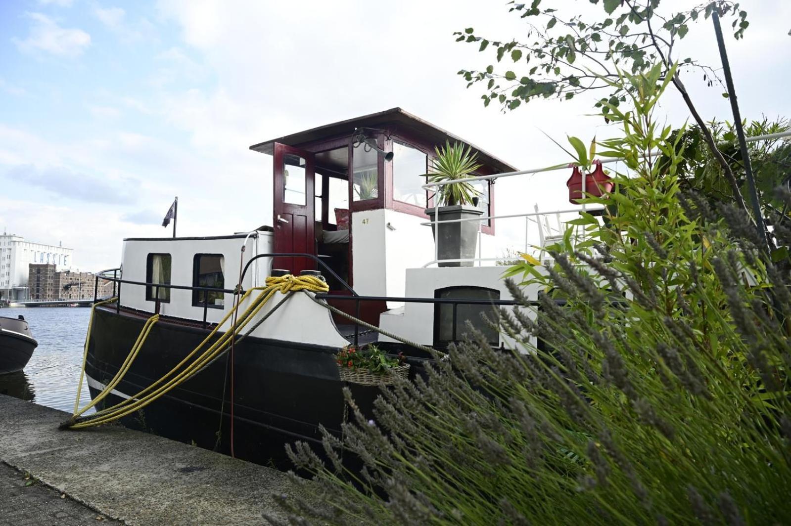 B&B Teddy "Prachtig Authentiek Woonschip Uit 1912, 15 Minuten Van Amsterdam" Wormer Buitenkant foto