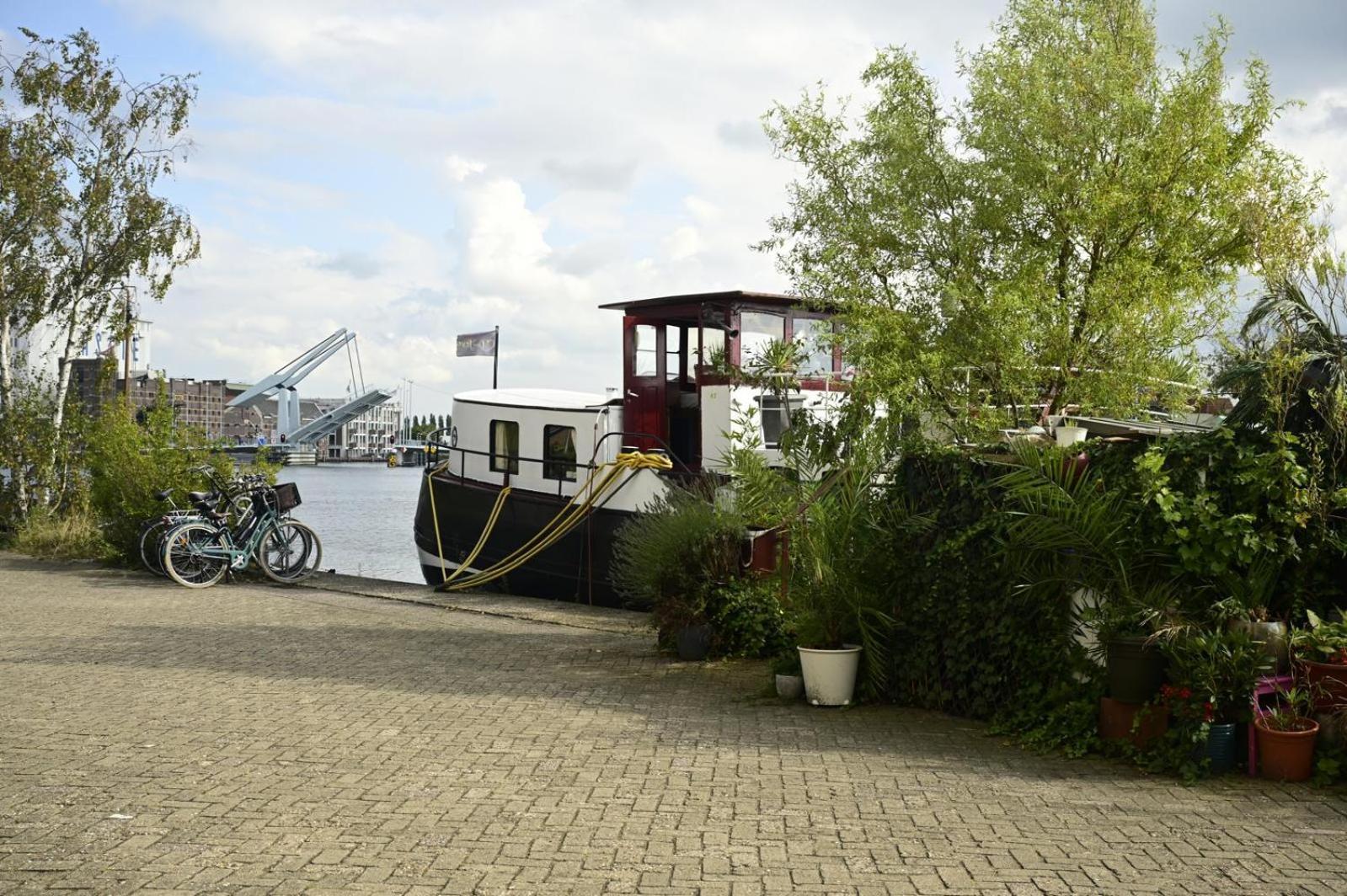 B&B Teddy "Prachtig Authentiek Woonschip Uit 1912, 15 Minuten Van Amsterdam" Wormer Buitenkant foto